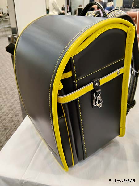 フィットちゃん展示会で確認した黒×イエロー配色モデルの側面（イメージ）