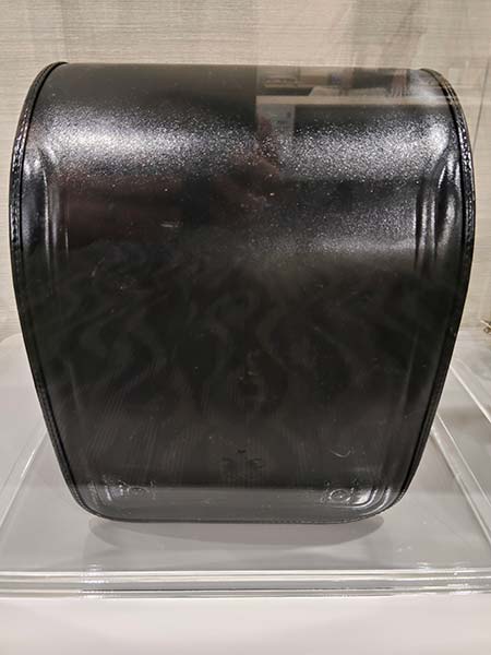 展示会で撮影した学習院型の黒い牛革ランドセル