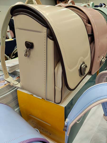 展示会で確認したベージュ系ランドセルの実物カラー