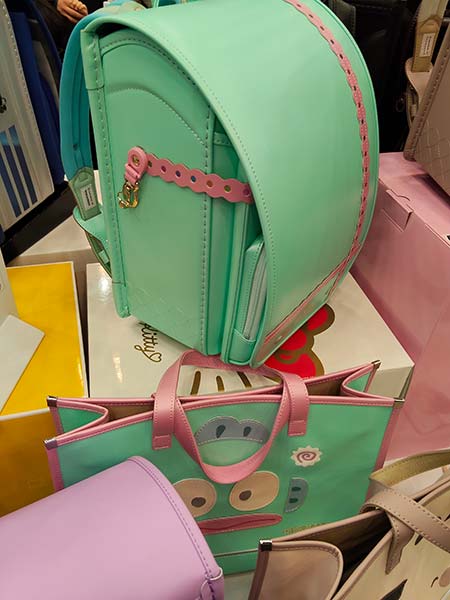 ララちゃん2027ミントカラー側面デザインと反射ライン