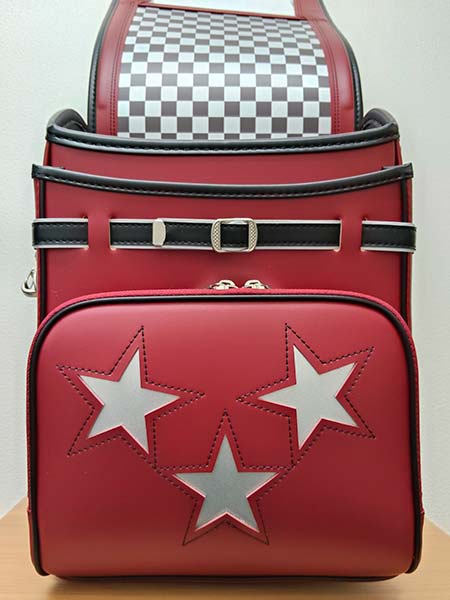 ララちゃんランドセルのオーダーメイドモデル（ポケット星刺繍）の正面デザイン