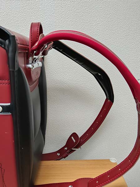 ララちゃんランドセルの肩ベルト比較（マジカルベルトと通常ベルト）