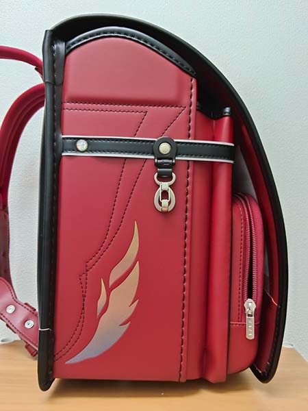 ララちゃんランドセル実物レビュー｜オーダーメイドモデルのデザインと背負いやすさ