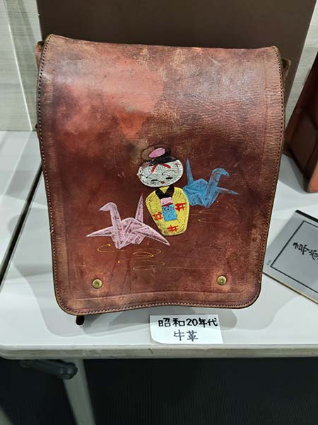 昭和20年代の装飾入り牛革ランドセル展示